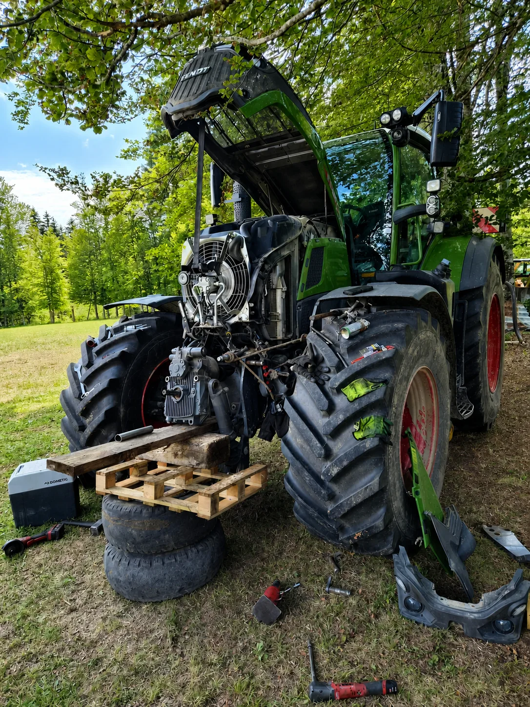 Popravilo traktorja Fendt na terenu